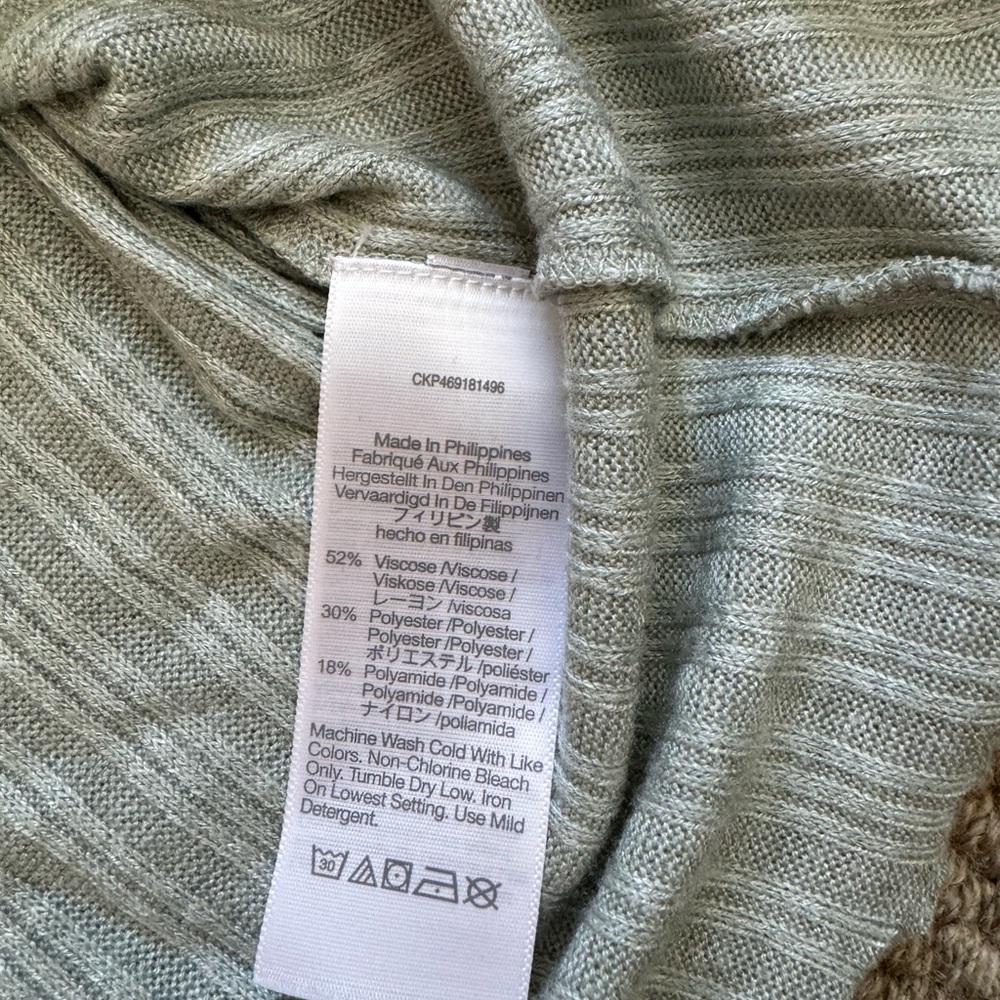 Madewell Ribbed Long Sleeve Turtleneck Crop Top in Frosted Sage - Picture 4 of 7